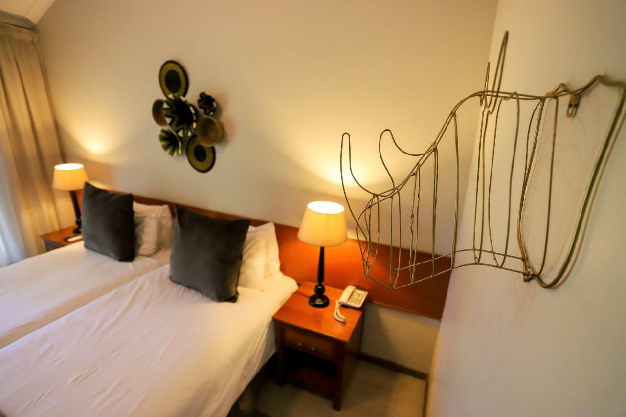 แมงเตงกา ลอดจ์ Hotel เอซูลวินิ ภายนอก รูปภาพ